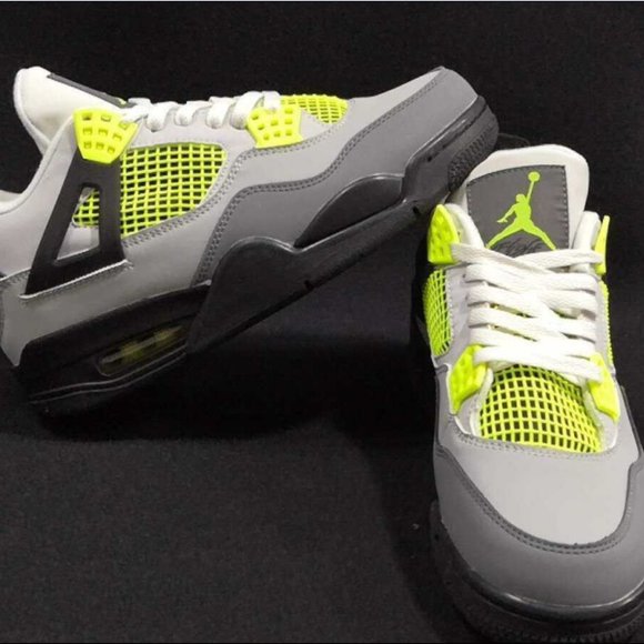 Athletic_Shoes